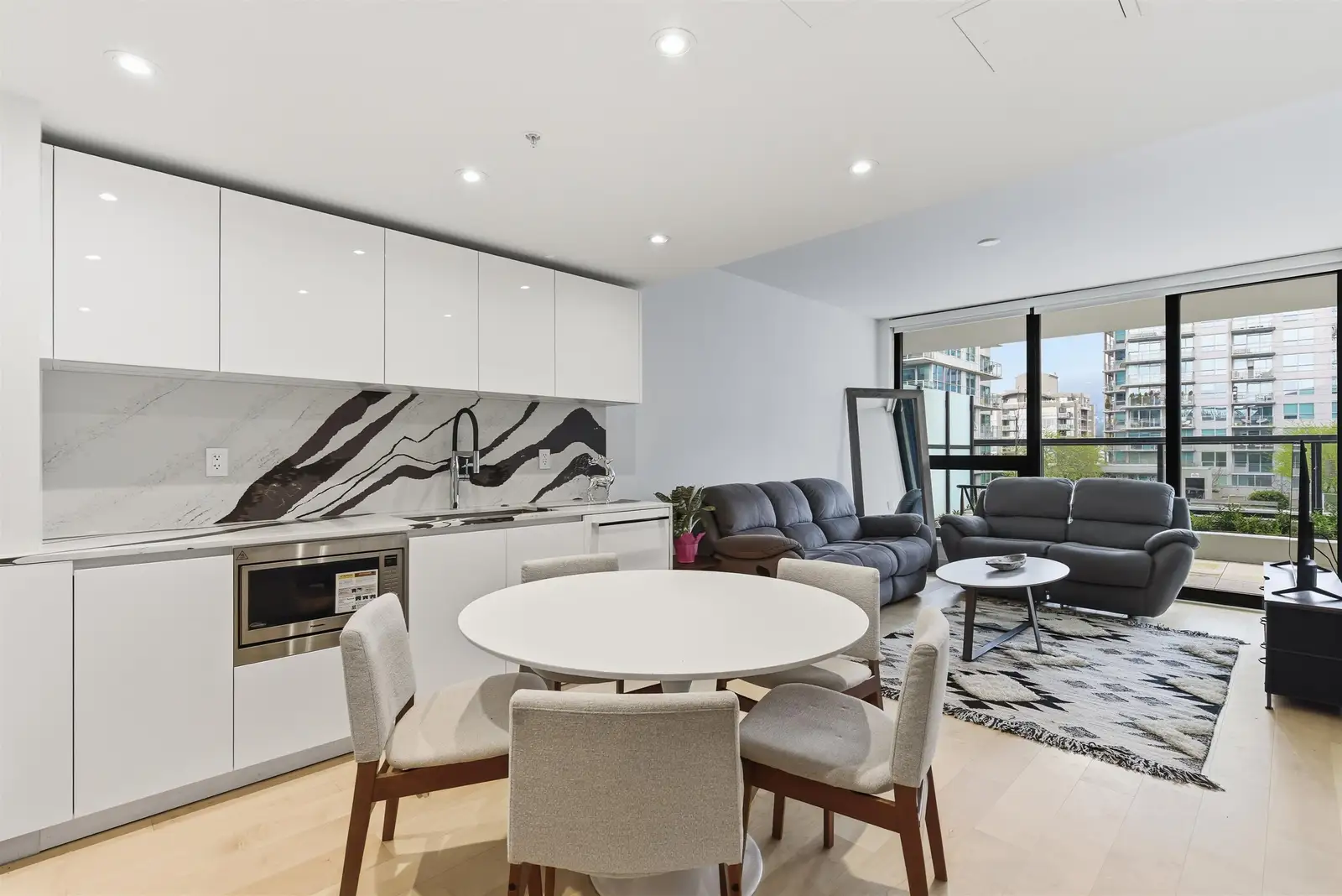 410 135 E 13TH STREET, North Vancouver BC V7T 1C3