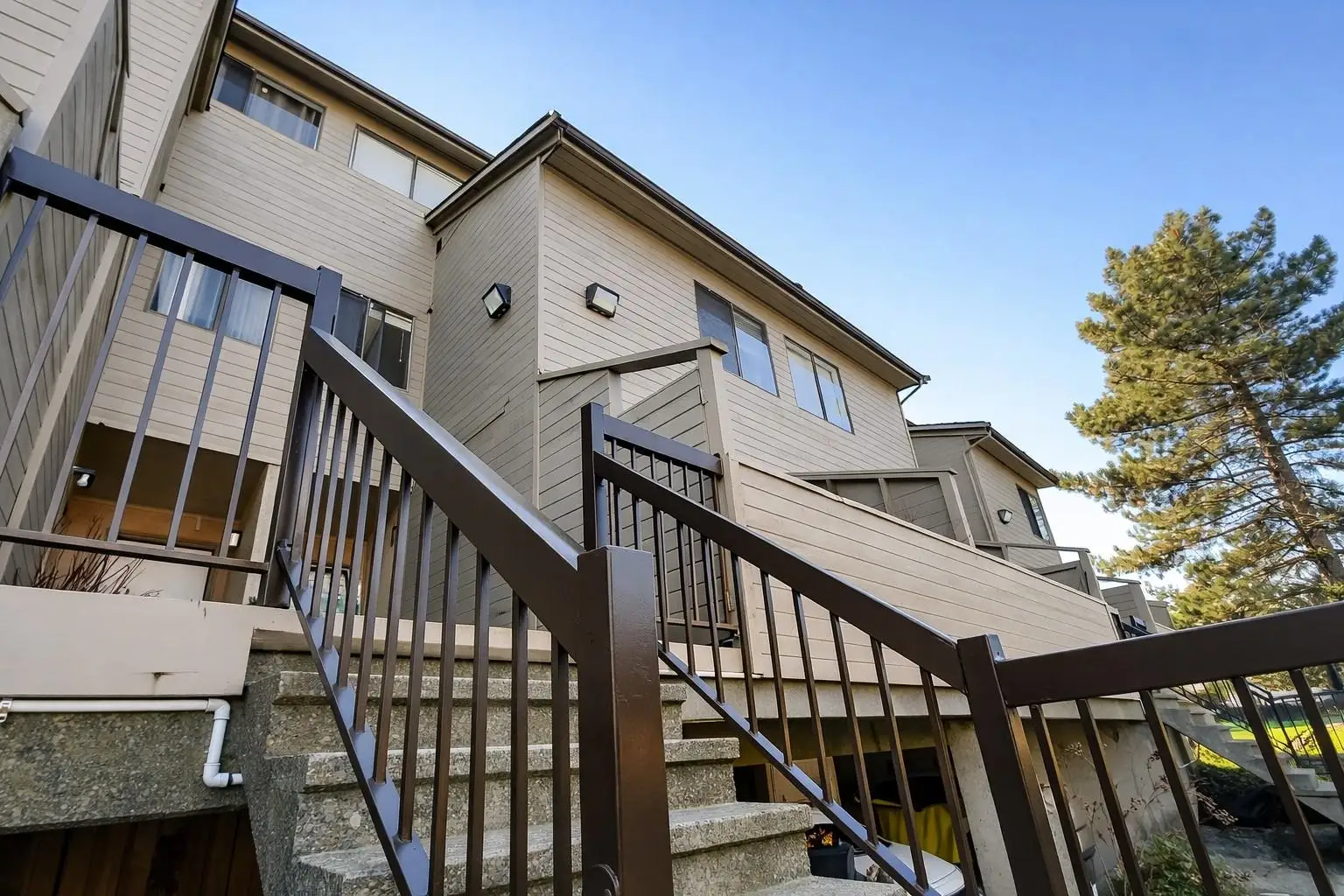 214 8140 COLONIAL DRIVE, Richmond BC V7C 4T7