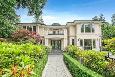 3918 SOUTHRIDGE AVENUE, West Vancouver BC V7V 3J1