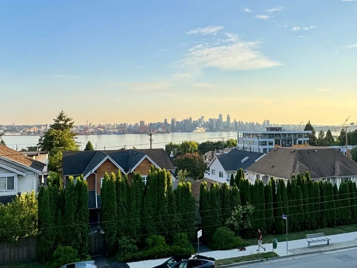 309 422 E 3RD STREET, North Vancouver BC V7L 0K1
