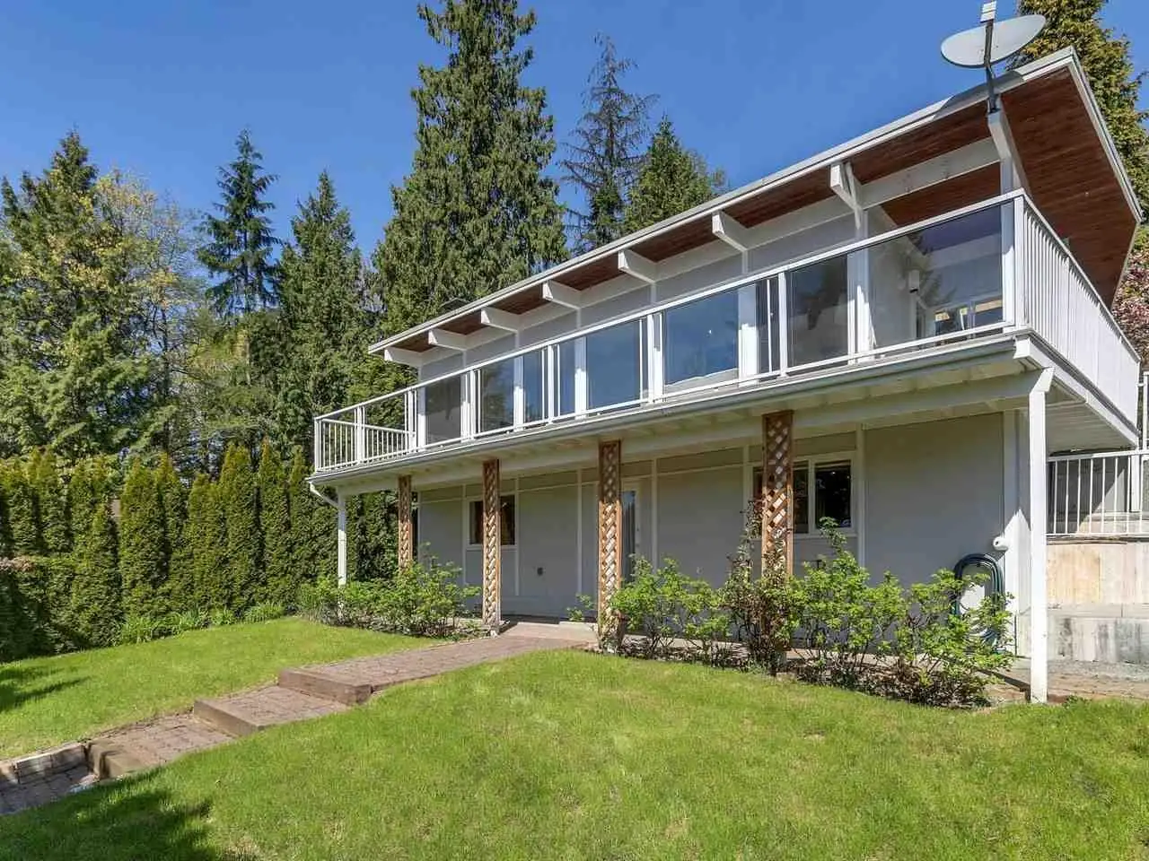 1720 QUEENS AVENUE, West Vancouver BC V7V 2X7
