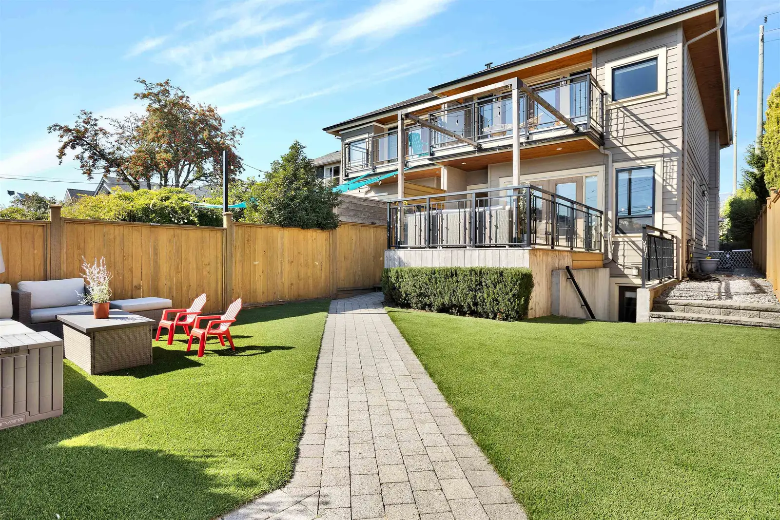 545 E 4TH STREET, North Vancouver BC V7L 1J7
