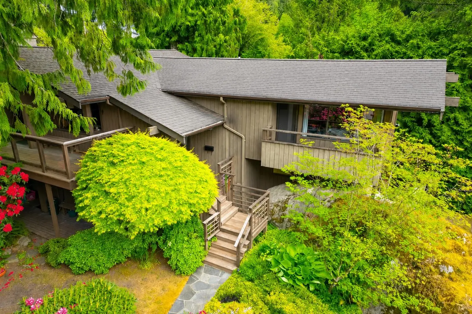 5335 MARINE DRIVE, West Vancouver BC V7W 2P9