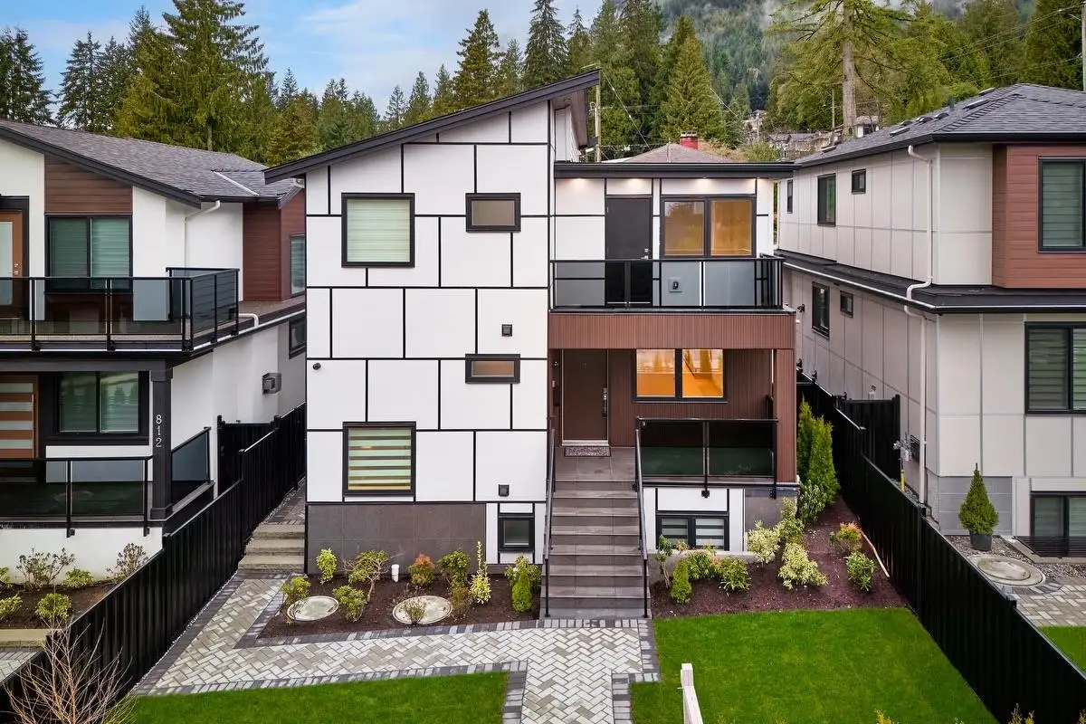 806 MONTROYAL BOULEVARD, North Vancouver BC V7R 2G6