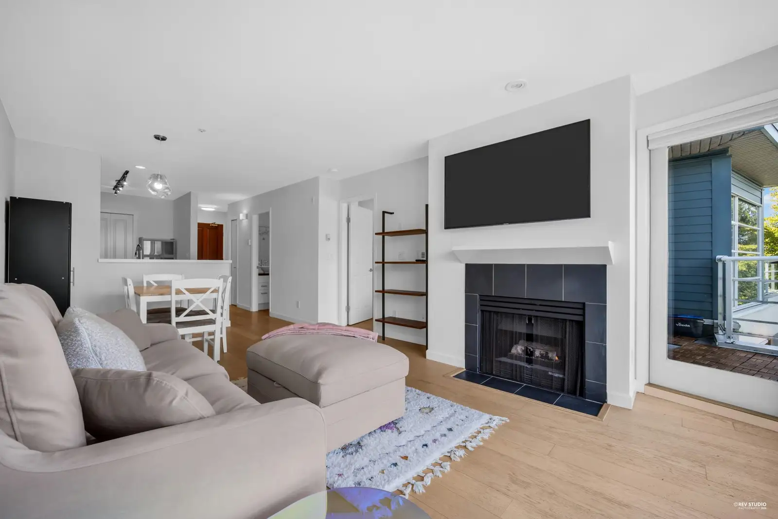 404 2575 W 4TH AVENUE, Vancouver BC V6K 1P5