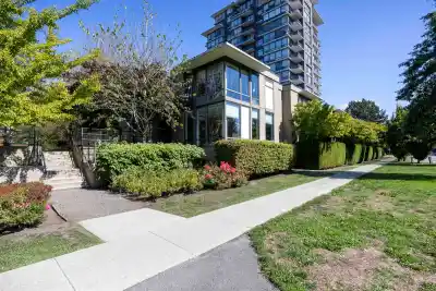 TH1 6333 KATSURA STREET, Richmond BC V6Y 4L9