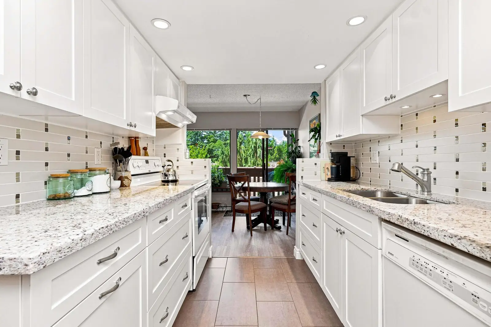 1059 OLD LILLOOET ROAD, North Vancouver BC V7J 3H6