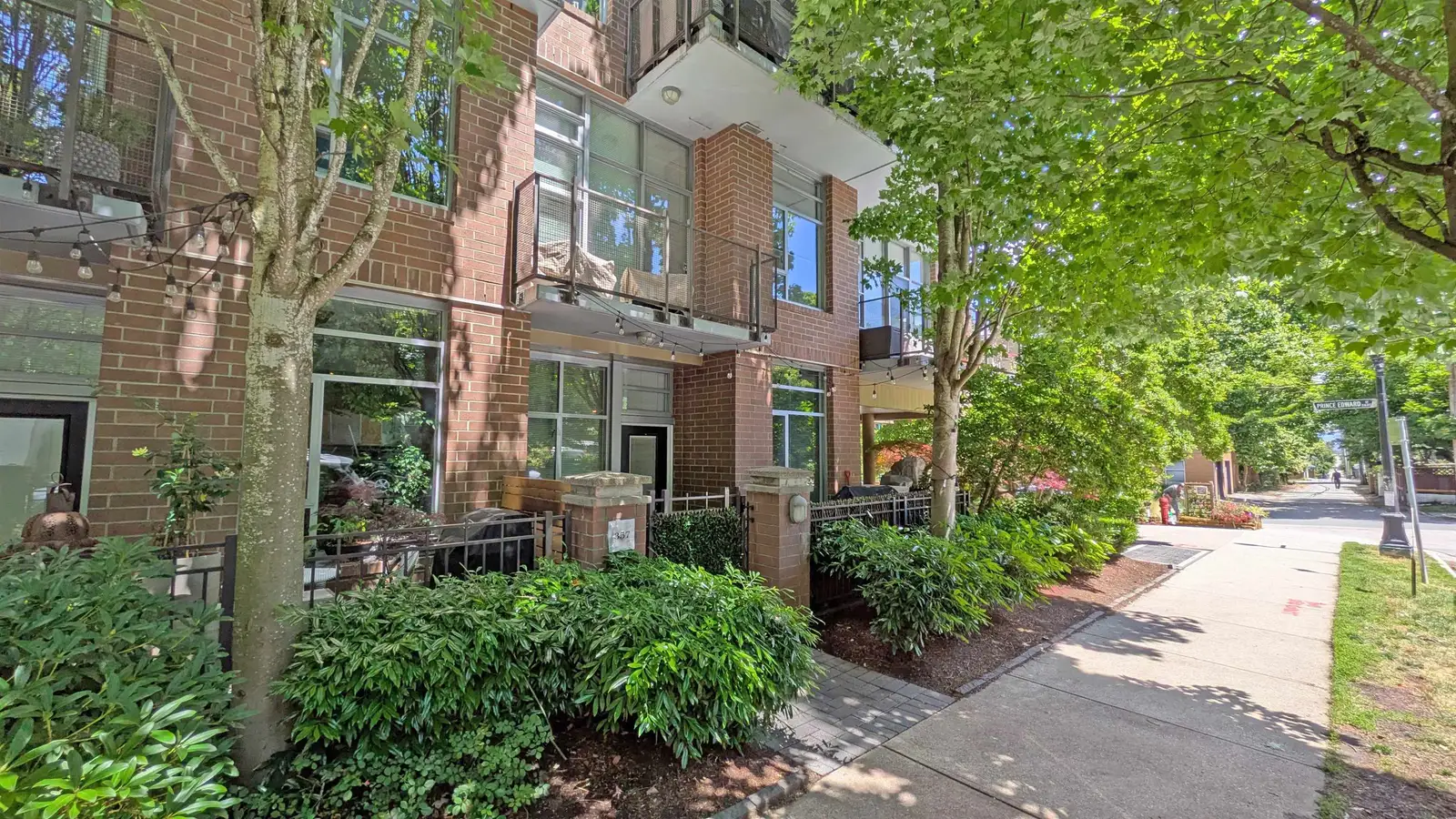 357 E 11TH AVENUE, Vancouver BC V5T 4W3