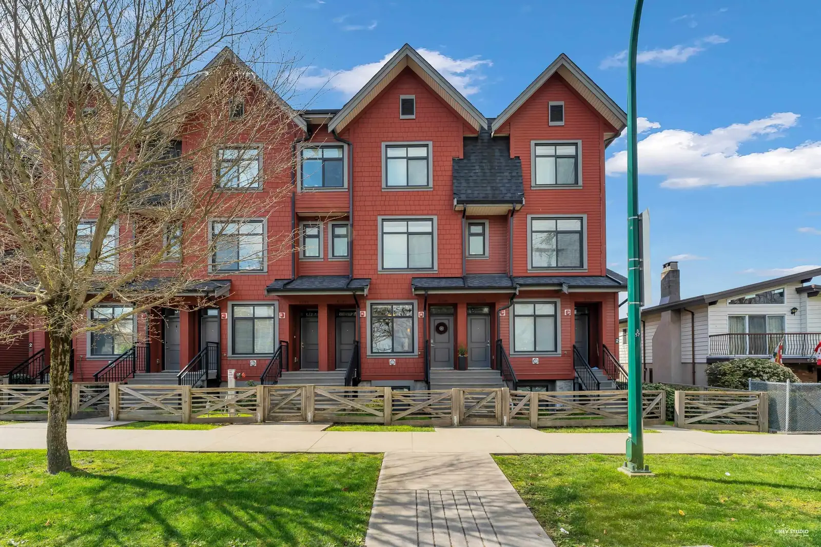 5795 WALES STREET, Vancouver BC V5R 0E6