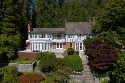 5240 MARINE DRIVE, West Vancouver BC V7W 2P8
