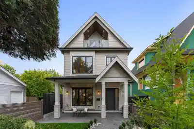 1 2256 PENDER STREET, Vancouver BC V5L 1X4