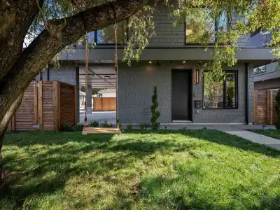 2866 SEMLIN DRIVE, Vancouver BC V5N 2C5