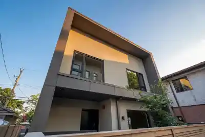 366 E 23RD AVENUE, Vancouver BC V5V 1X5