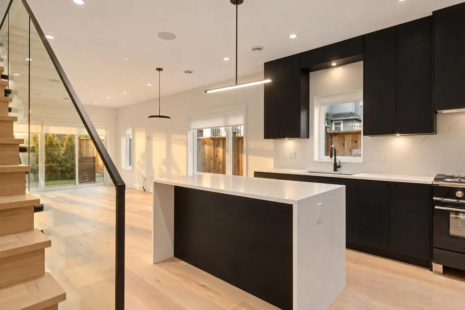 1 2539 GRANT STREET, Vancouver BC V5K 3G6