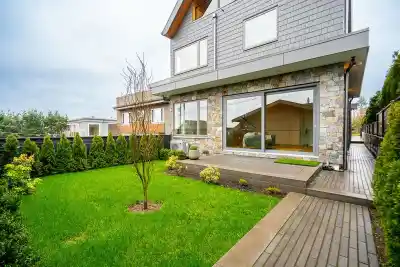 2 3674 OXFORD STREET, Vancouver BC V5K 1P3