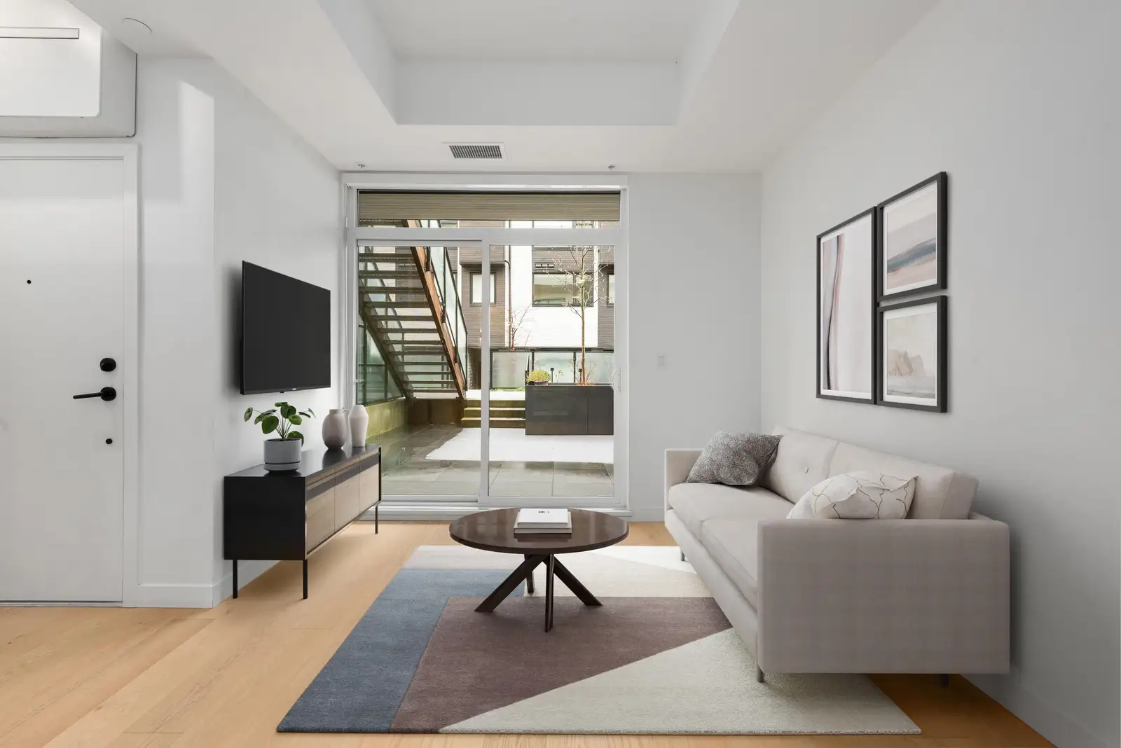 122 650 E 2ND STREET, North Vancouver BC V7L 1E3