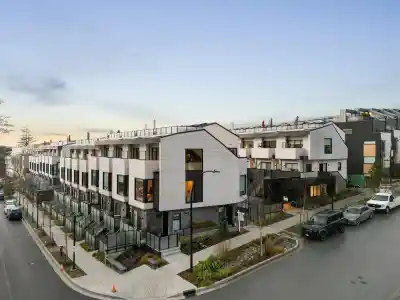 122 650 E 2ND STREET, North Vancouver BC V7L 1E3