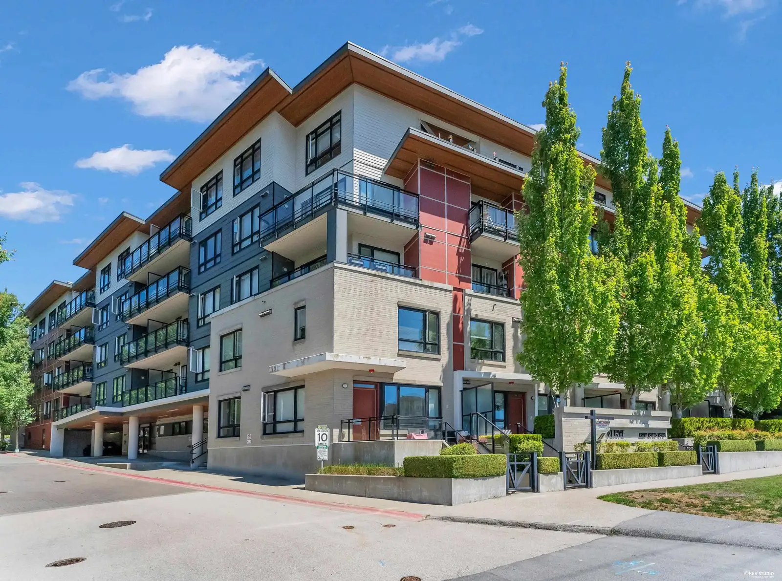 408 13931 FRASER HIGHWAY, Surrey BC V3T 4E6