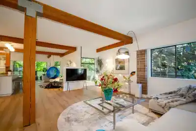 202 1535 NELSON STREET, Vancouver BC V6G 1M2