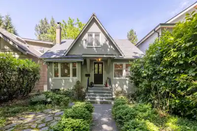 4343 11TH AVENUE, Vancouver BC V6R 2L9