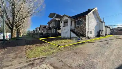 3006 E 25TH AVENUE, Vancouver BC V5R 1J4