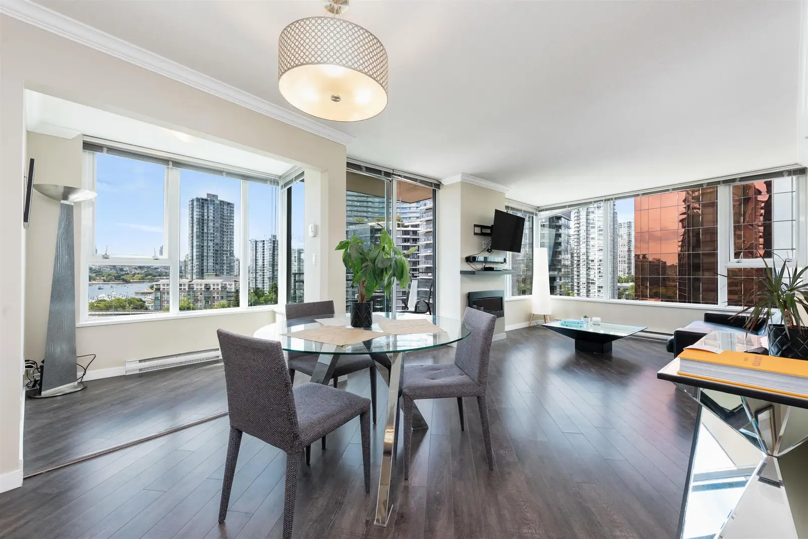 1606 33 SMITHE STREET, Vancouver BC V6B 0B5