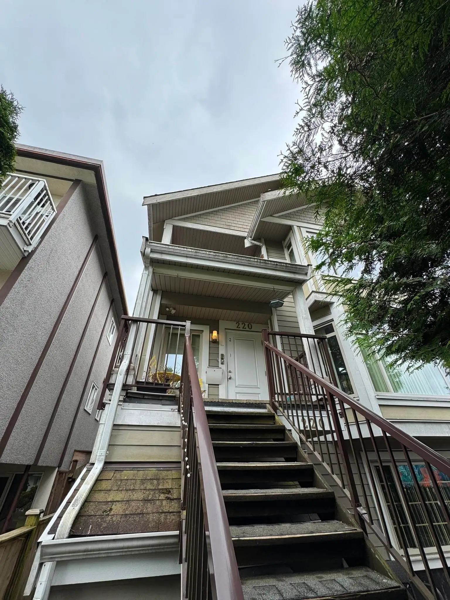 220 E 15TH AVENUE, Vancouver BC V5T 2P9