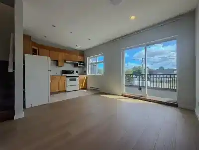 203 2817 CLARK DRIVE, Vancouver BC V5N 3H7