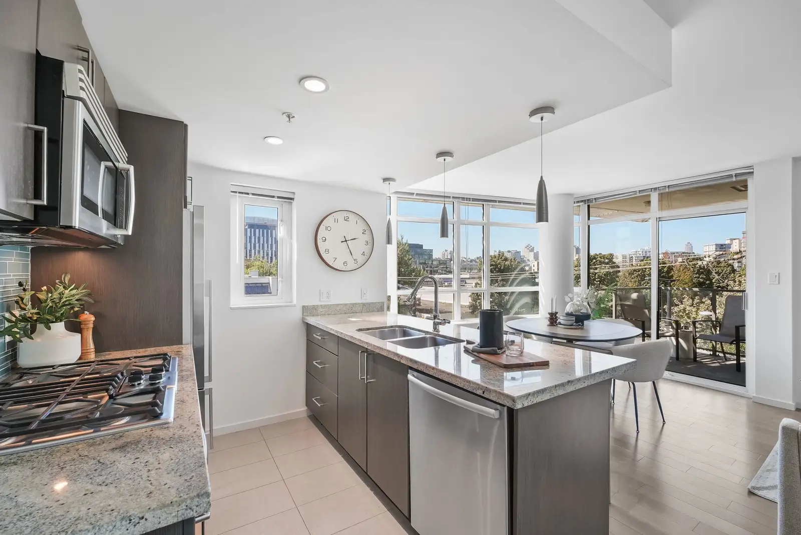 503 89 W 2ND AVENUE, Vancouver BC V5Y 0G9
