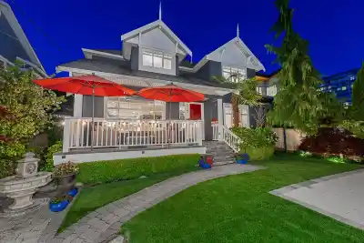 1075 ESPLANADE AVENUE, West Vancouver BC V7T 1G2