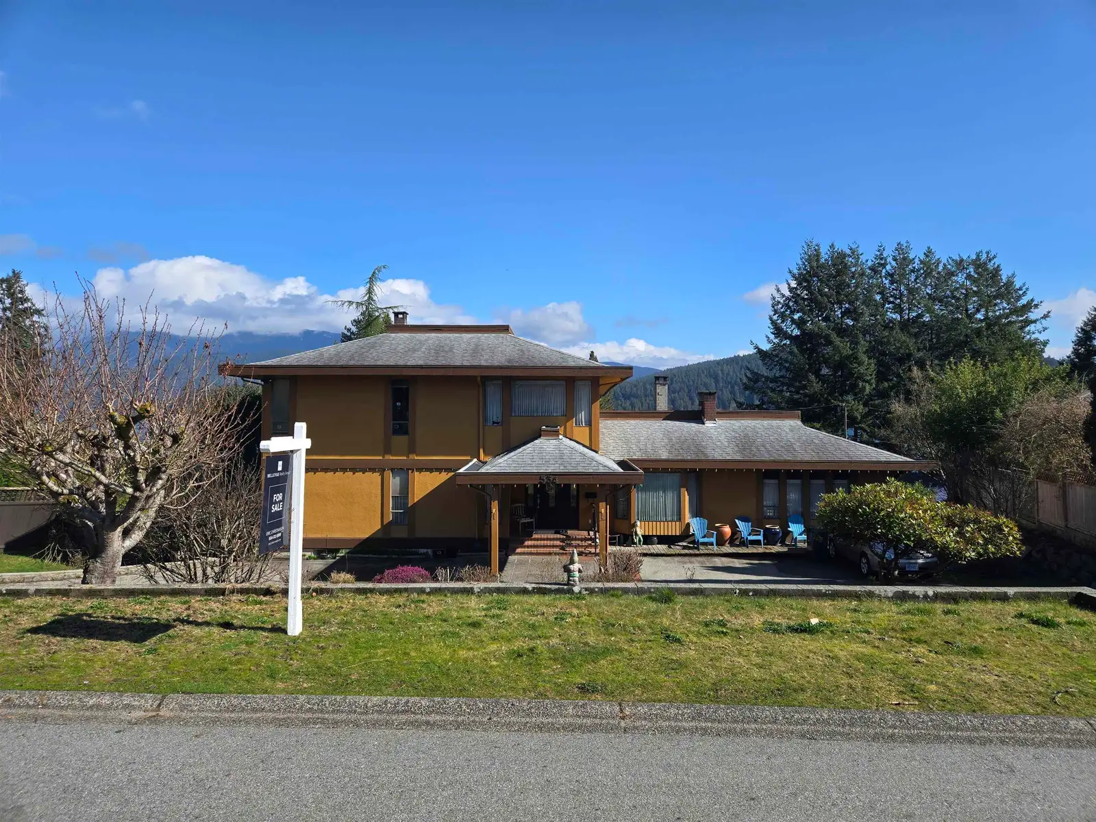 534 BEACHVIEW DRIVE, North Vancouver BC V7G 1P9