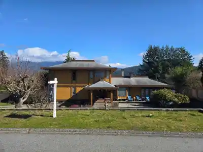 534 BEACHVIEW DRIVE, North Vancouver BC V7G 1P9