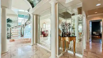 17 1861 BEACH AVENUE, Vancouver BC V6G 1Z1