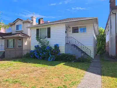 3416 MONMOUTH AVENUE, Vancouver BC V5R 5R9