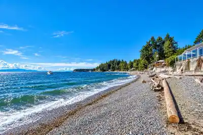 6833 SUNSHINE COAST HIGHWAY, Sechelt BC V7Z 0T2