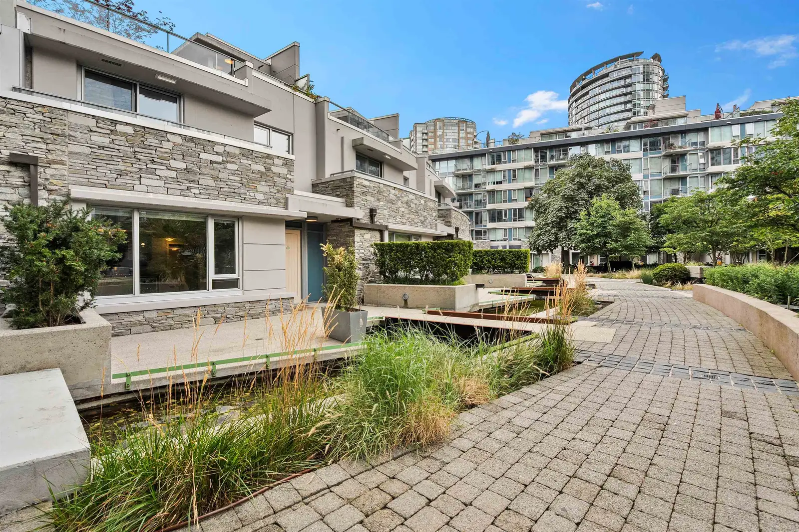 221 188 KEEFER PLACE, Vancouver BC V6B 0J1
