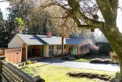1670 AYLESLYNN DRIVE, North Vancouver BC V7J 2T3