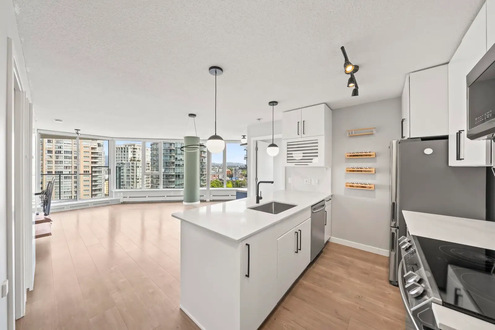 2202 689 ABBOTT STREET, Vancouver BC V6B 0J2