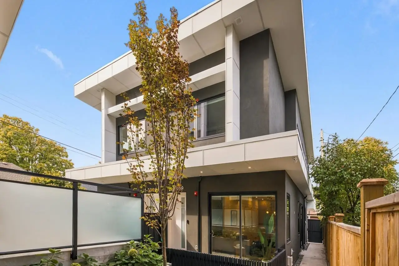 2 2509 KITCHENER STREET, Vancouver BC V5K 3C7
