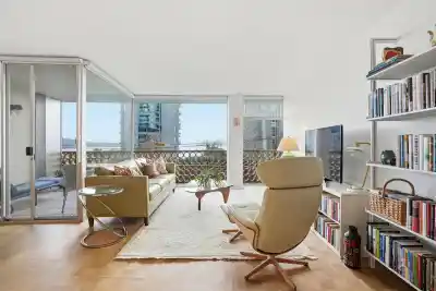 102 2135 ARGYLE AVENUE, West Vancouver BC V7V 1A5