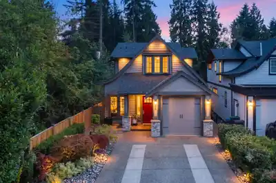 1585 DRAYCOTT ROAD, North Vancouver BC V7J 1W3
