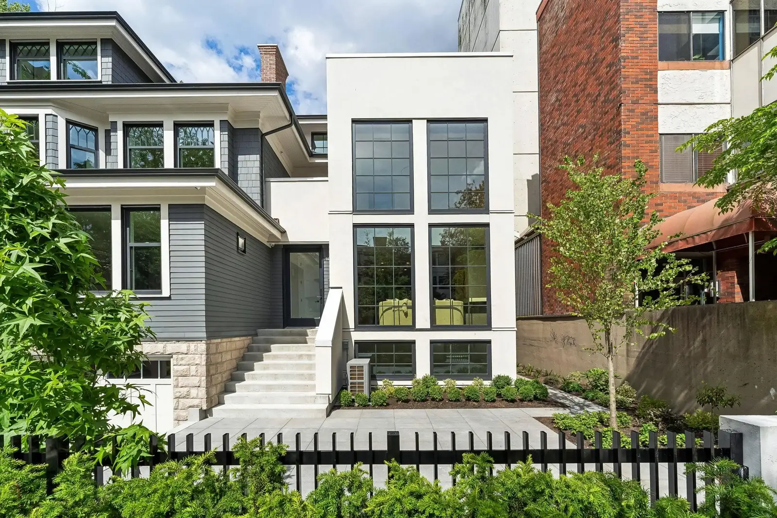 1683 NELSON STREET, Vancouver BC V6G 1M3
