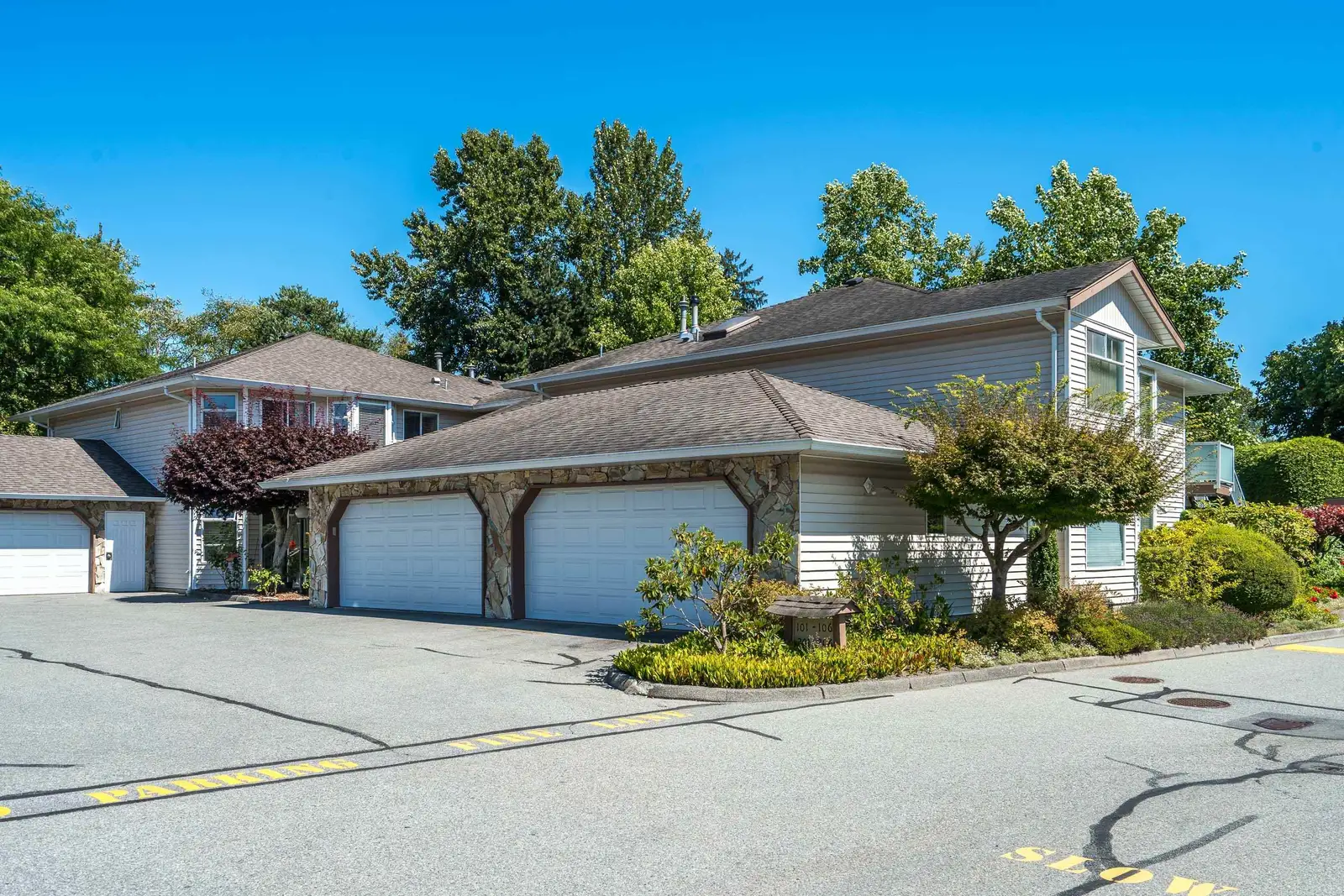 203 6875 121 STREET, Surrey BC V3Q 1W2