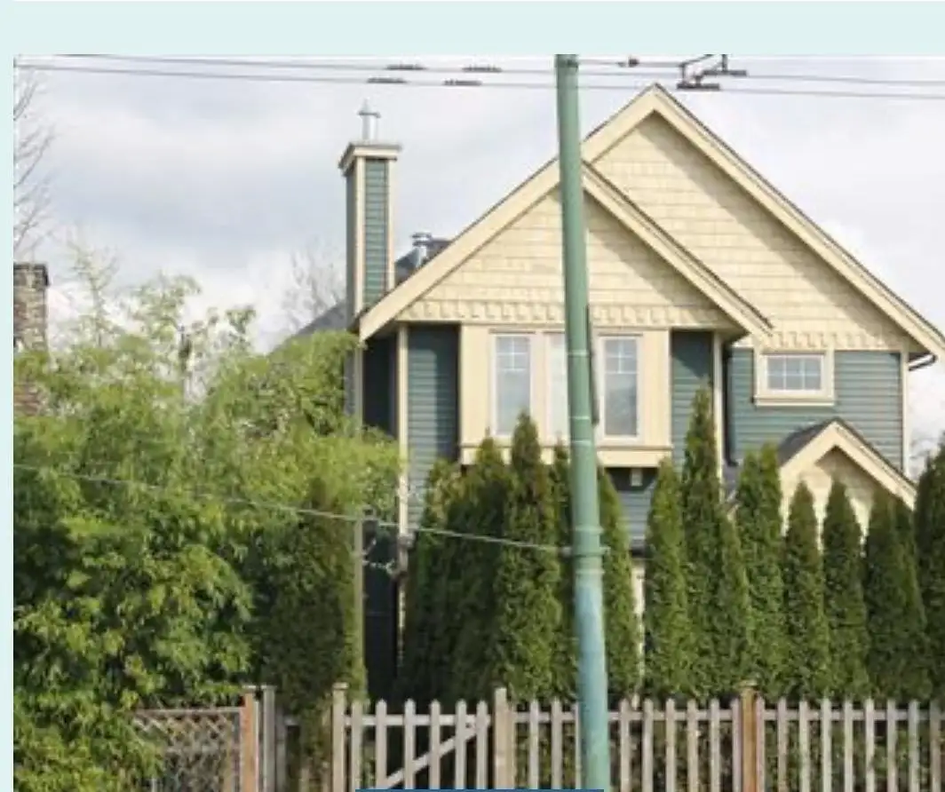 1943 E BROADWAY, Vancouver BC V5N 1W4