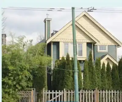 1943 E BROADWAY, Vancouver BC V5N 1W4