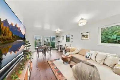 1124 IRONWORK PASSAGE, Vancouver BC V6H 3R1