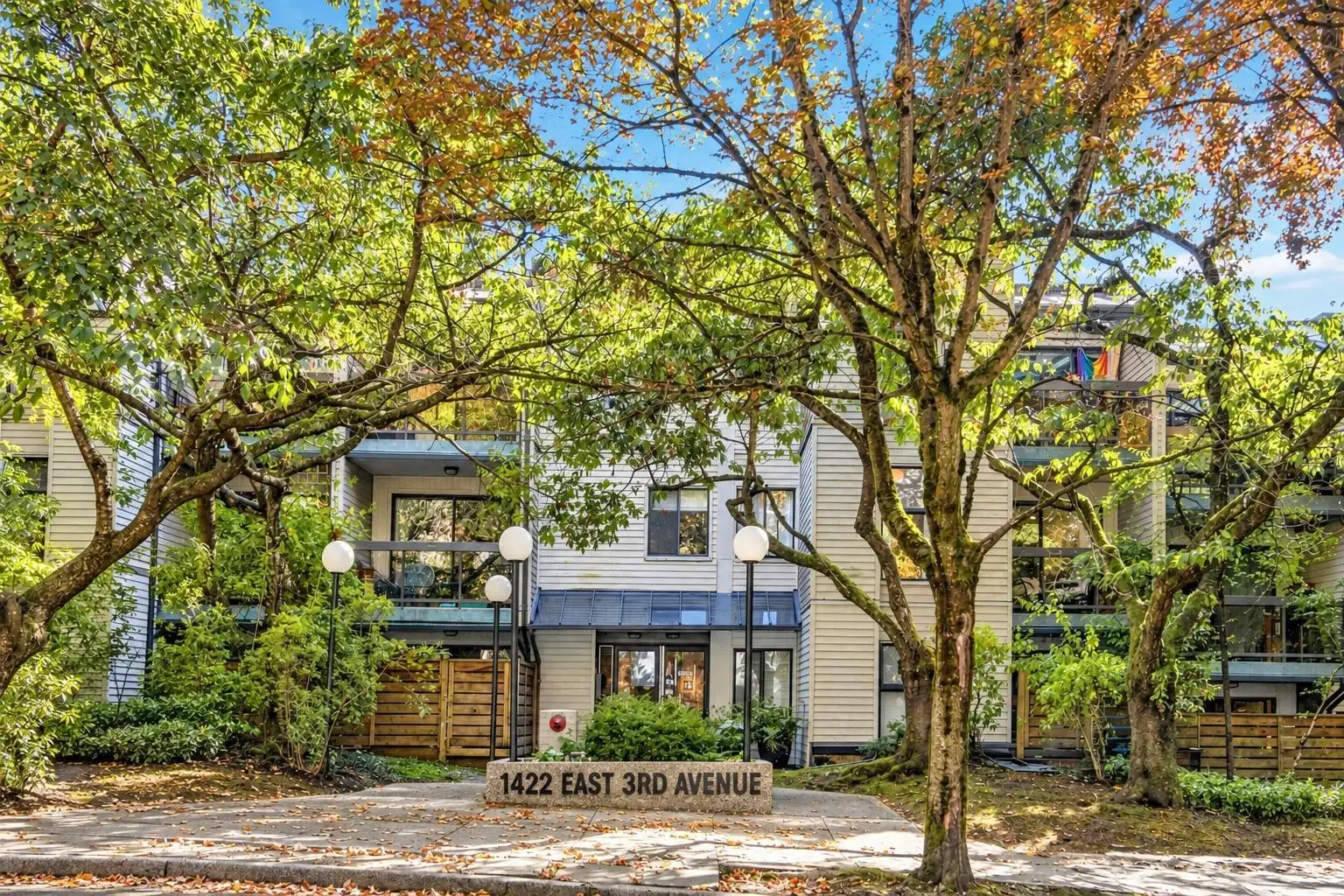208 1422 E 3RD AVENUE, Vancouver BC V5N 5R5