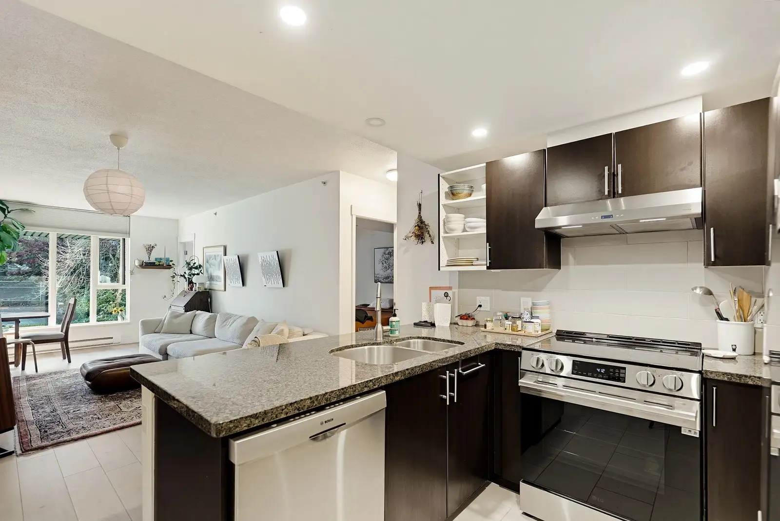 213 2520 MANITOBA STREET, Vancouver BC V5Y 3A6