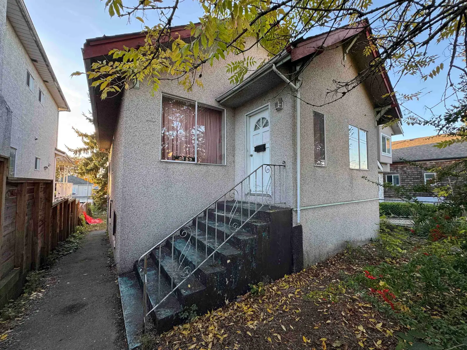 4539 VICTORIA DRIVE, Vancouver BC V5N 4N7