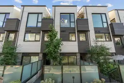 203 650 E 2ND STREET, North Vancouver BC V7L 1E3